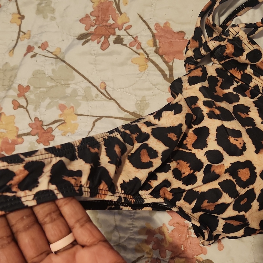 NWOT Lepoard Print Monokini With Keyhole And Strappy Midsection - Picture 3 of 5